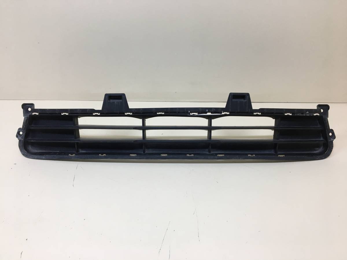 Решетка в бампер центральная Kia Seltos 2019>