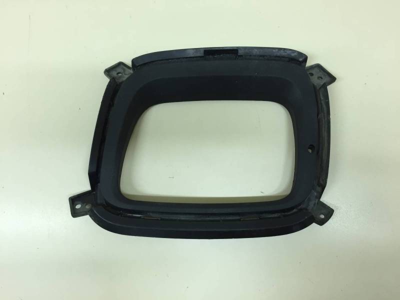 Рамка противотуманной фары правой Kia Sorento (XM) 2009-2021