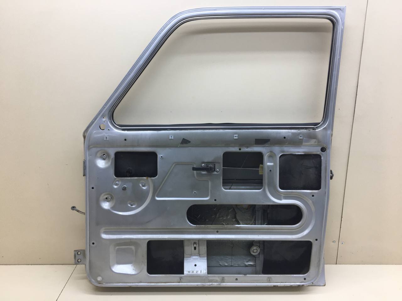 Дверь передняя правая Lada Niva 2131 1993>