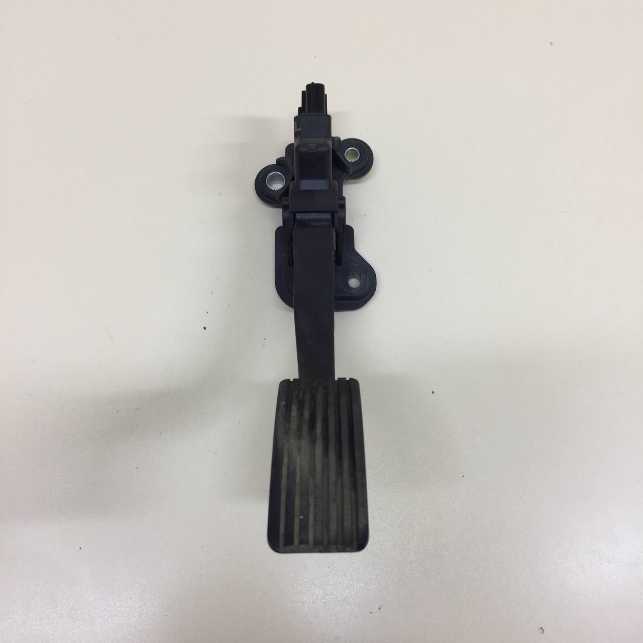 Педаль газа Mitsubishi Lancer X (CX, CY) 2007> Педаль газа Mitsubishi Lancer X (CX, CY) 2007>