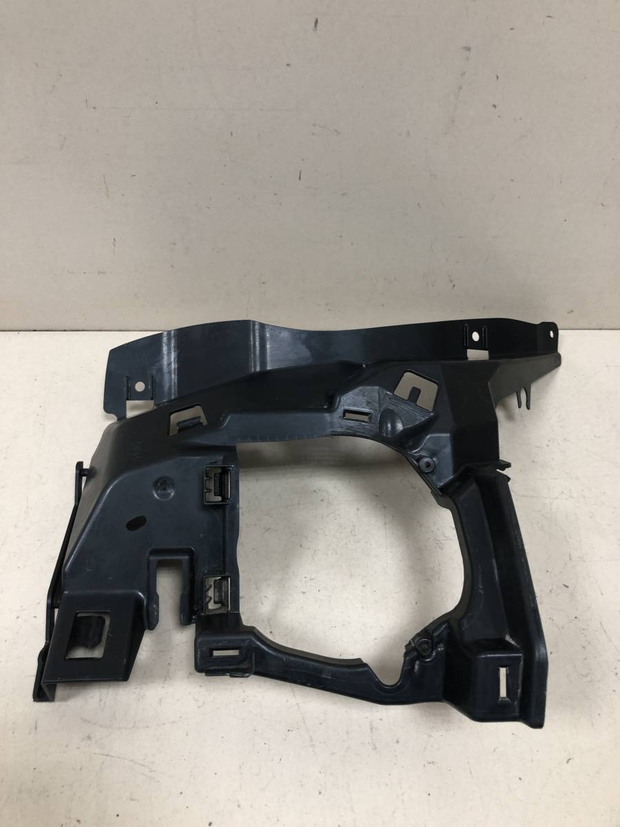 Кронштейн фары противотуманной правой BMW 1-series F20/F21 2011>