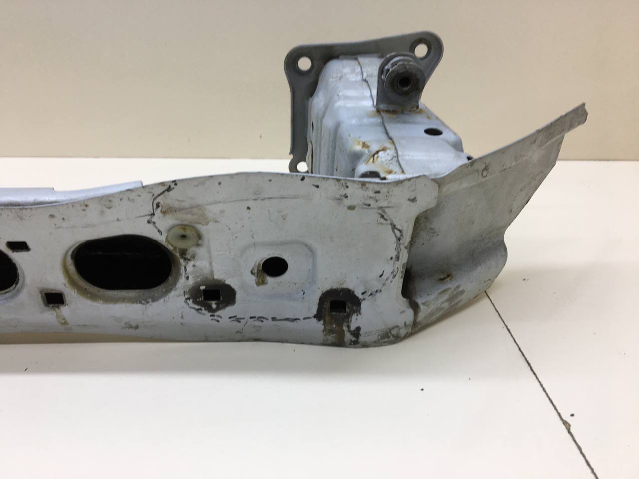 Усилитель переднего бампера Ford Focus 3 2011>