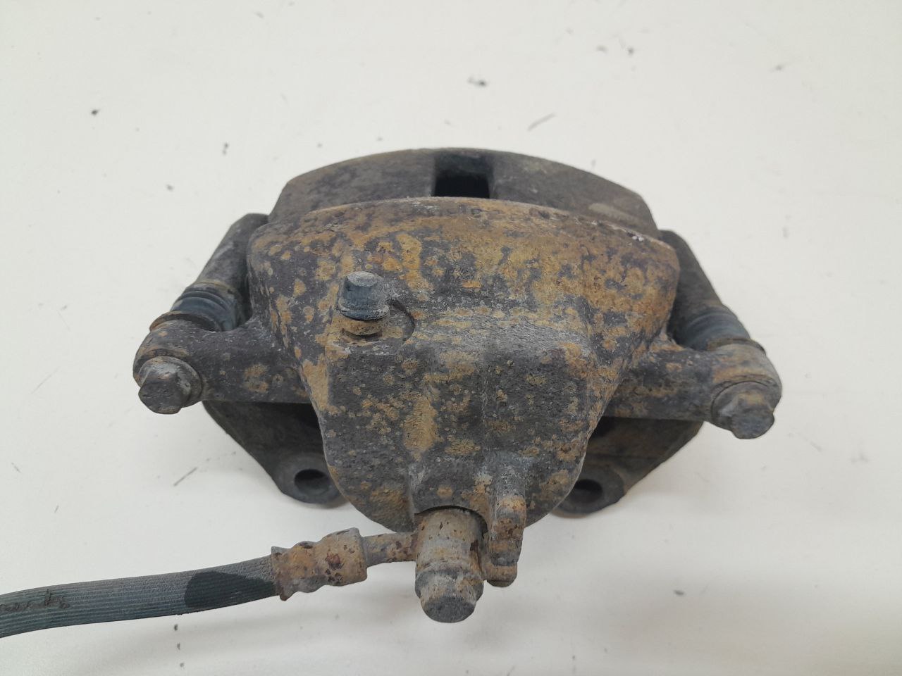 Суппорт передний левый Nissan Almera (N16) 2000-2006