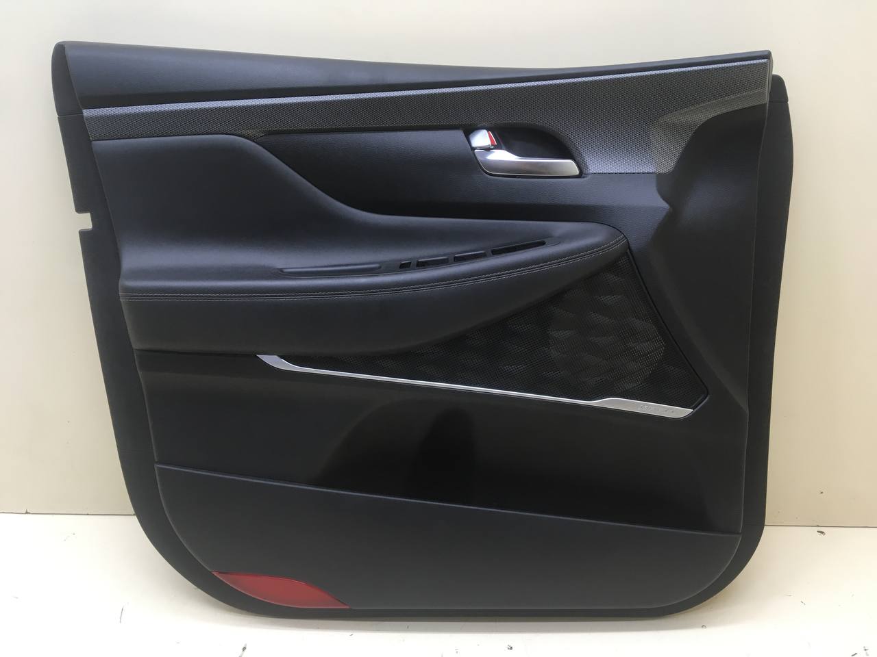 Обшивка двери передней левой Hyundai Santa Fe (TM) 2018-2022 Обшивка двери передней левой Hyundai Santa Fe (TM) 2018-2022