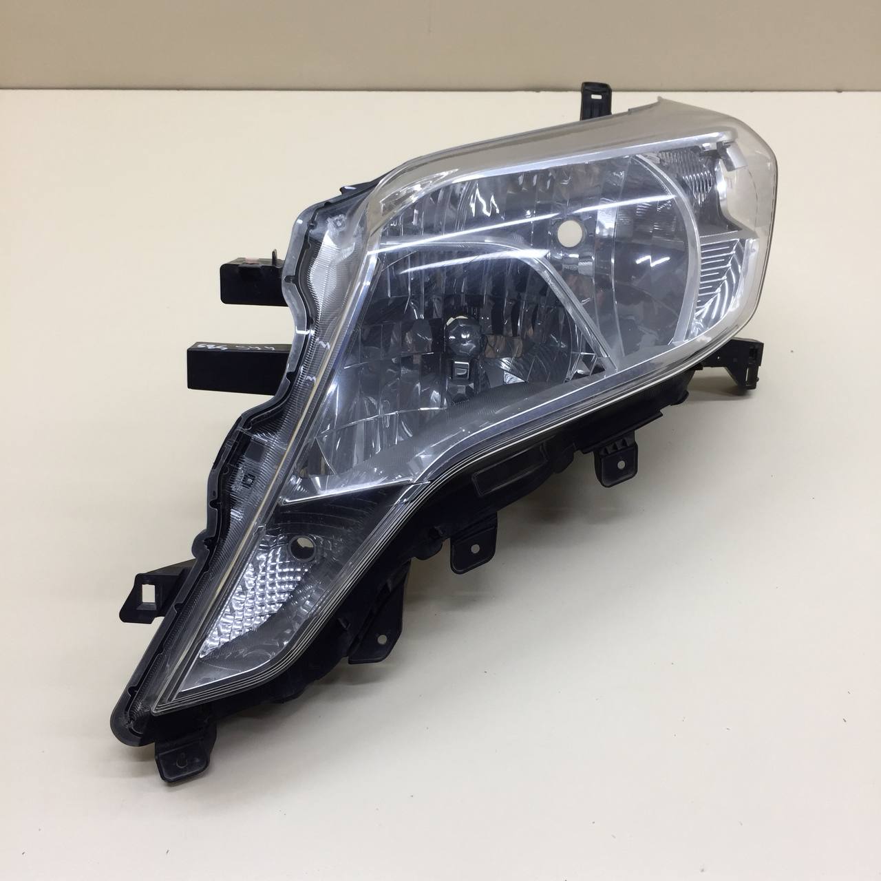 Фара левая Toyota Land Cruiser Prado (J150) 2009-2022