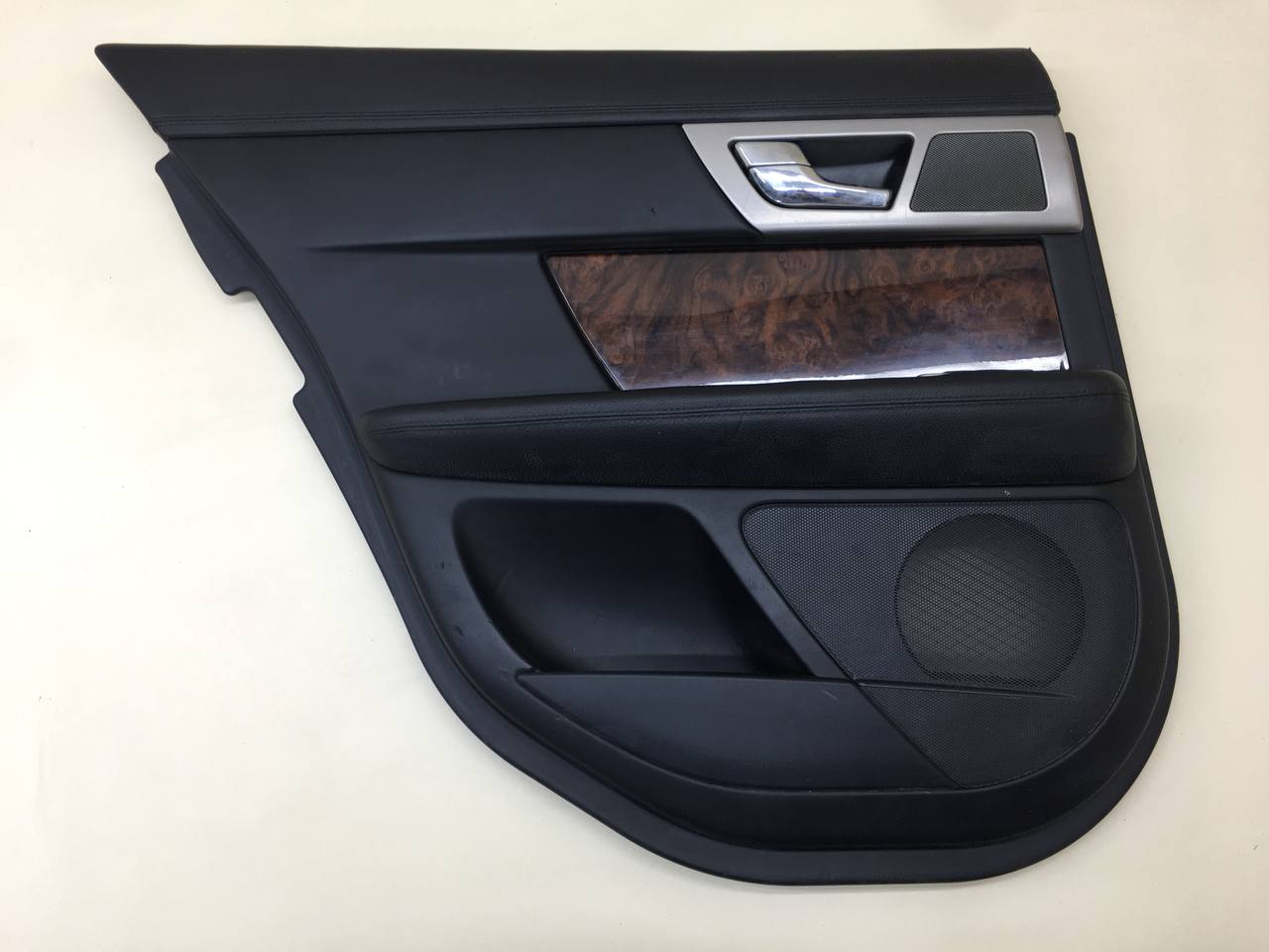 Обшивка двери задней левой Jaguar XF 2007-2015