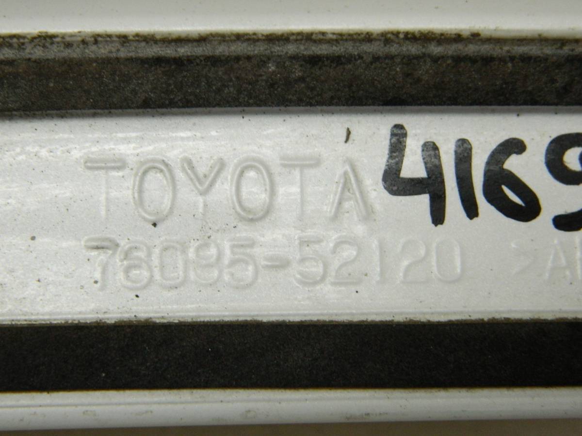 Спойлер (дефлектор) крышки багажника Toyota Ractis (NCP100) 2005-2010