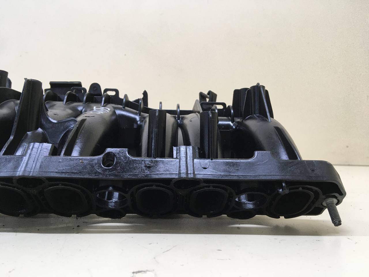Коллектор впускной Jaguar XE (760) 2014-2021 Коллектор впускной Jaguar XE (760) 2014-2021