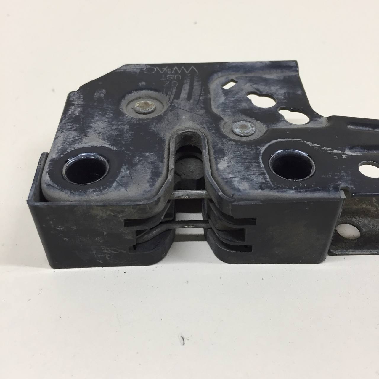 Замок капота Skoda Fabia (5J) 2007-2014 Замок капота Skoda Fabia (5J) 2007-2014