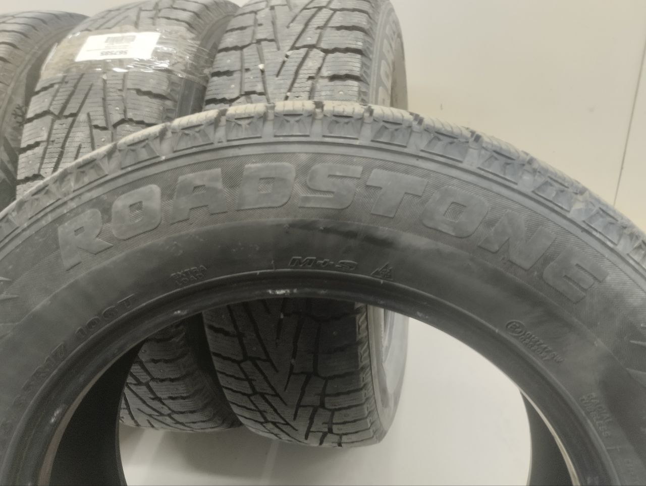 Шины к-кт R17 Зимние шипованные ROADSTONE WINGUAR WIN SPIKE