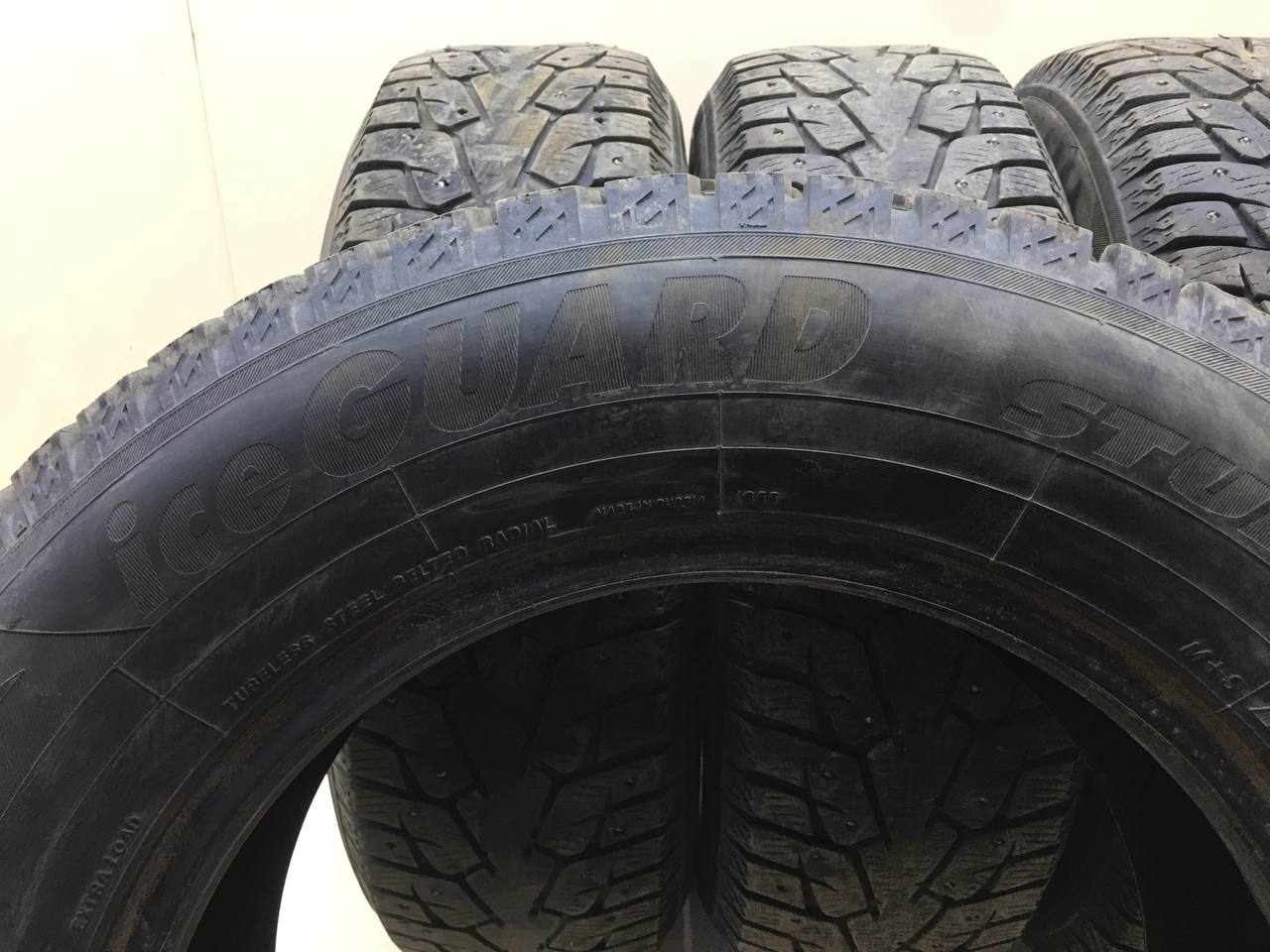 Шины к-кт R16 Зимние шипованные Yokohama Ice GUARD. 