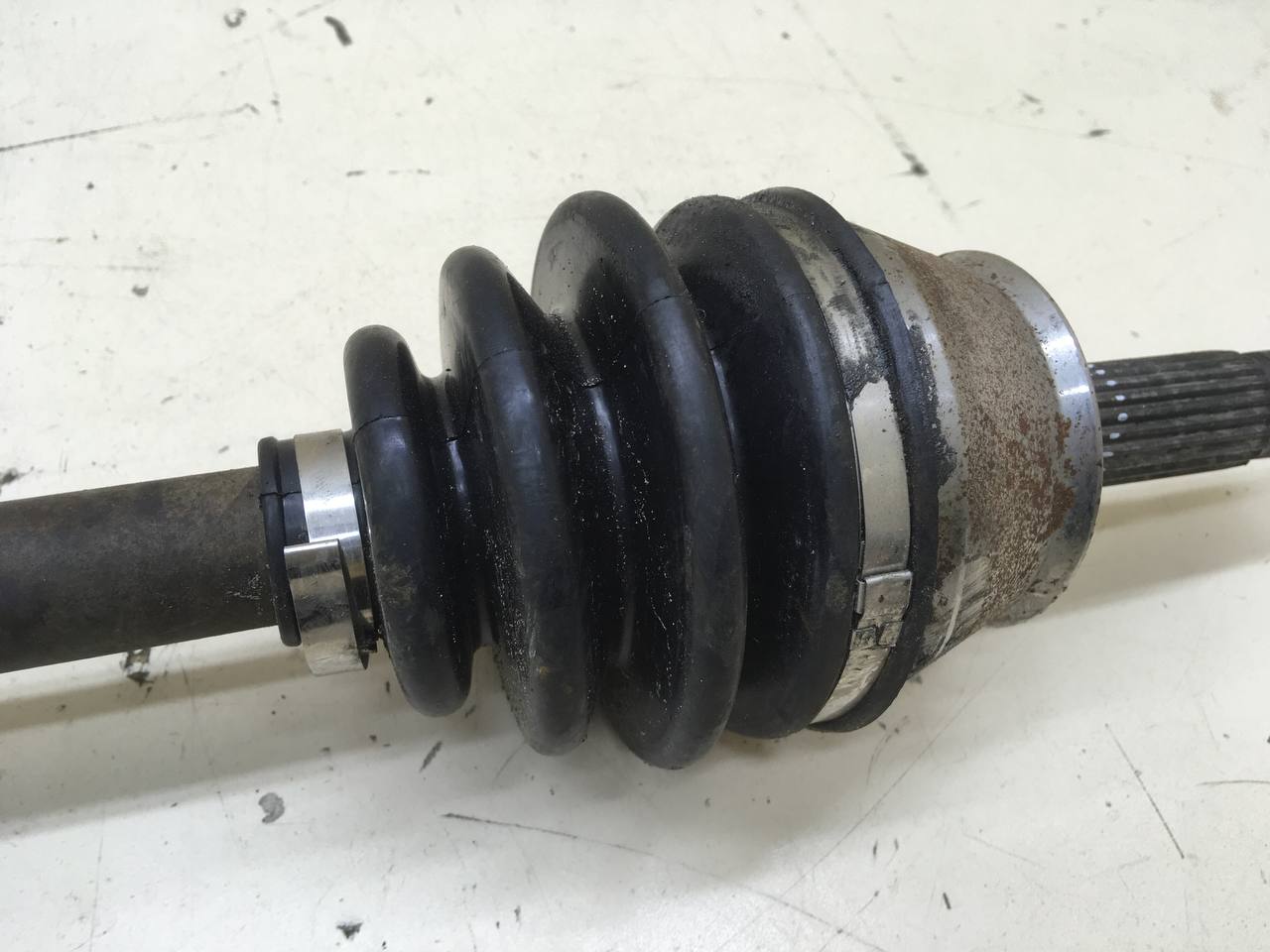 Полуось передняя левая Fiat Albea 2002-2012