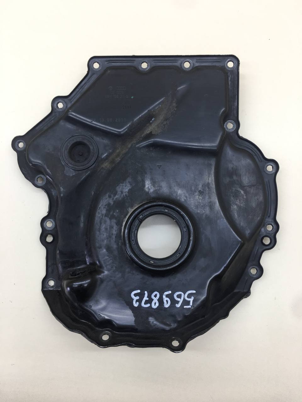Крышка двигателя передняя Volkswagen Passat B7 2011-2015 Крышка двигателя передняя Volkswagen Passat B7 2011-2015