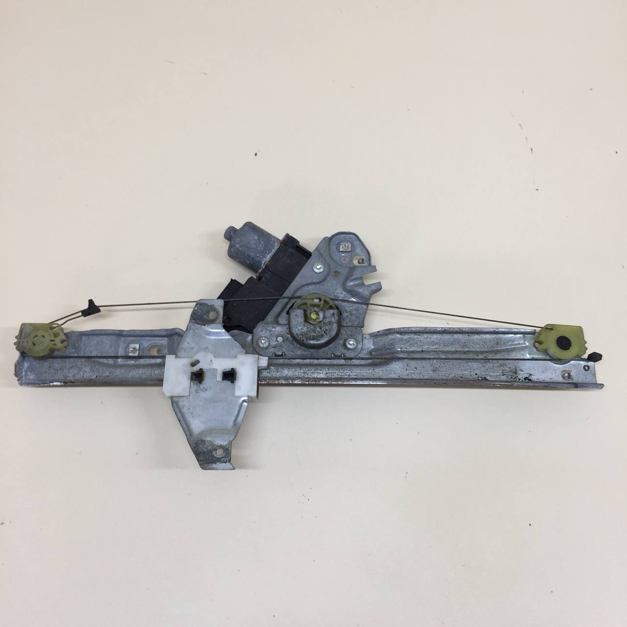 Стеклоподъемник электр. передний левый Peugeot 308 2007>