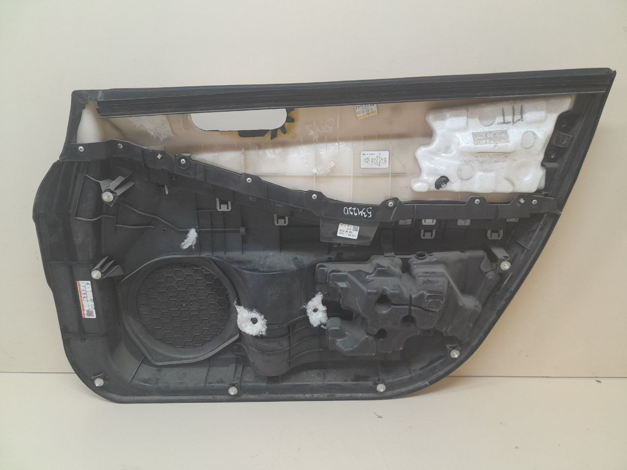 Обшивка двери передней левой Mazda CX-7 (ER) 2006-2012