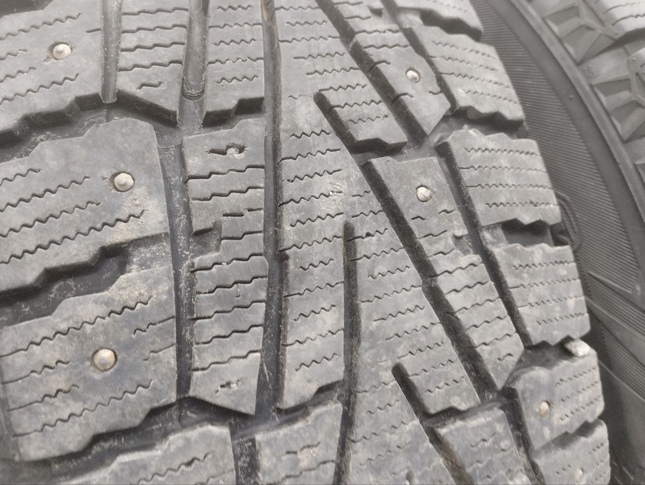 Шины к-кт R17 Зимние шипованные ROADSTONE WINGUAR WIN SPIKE