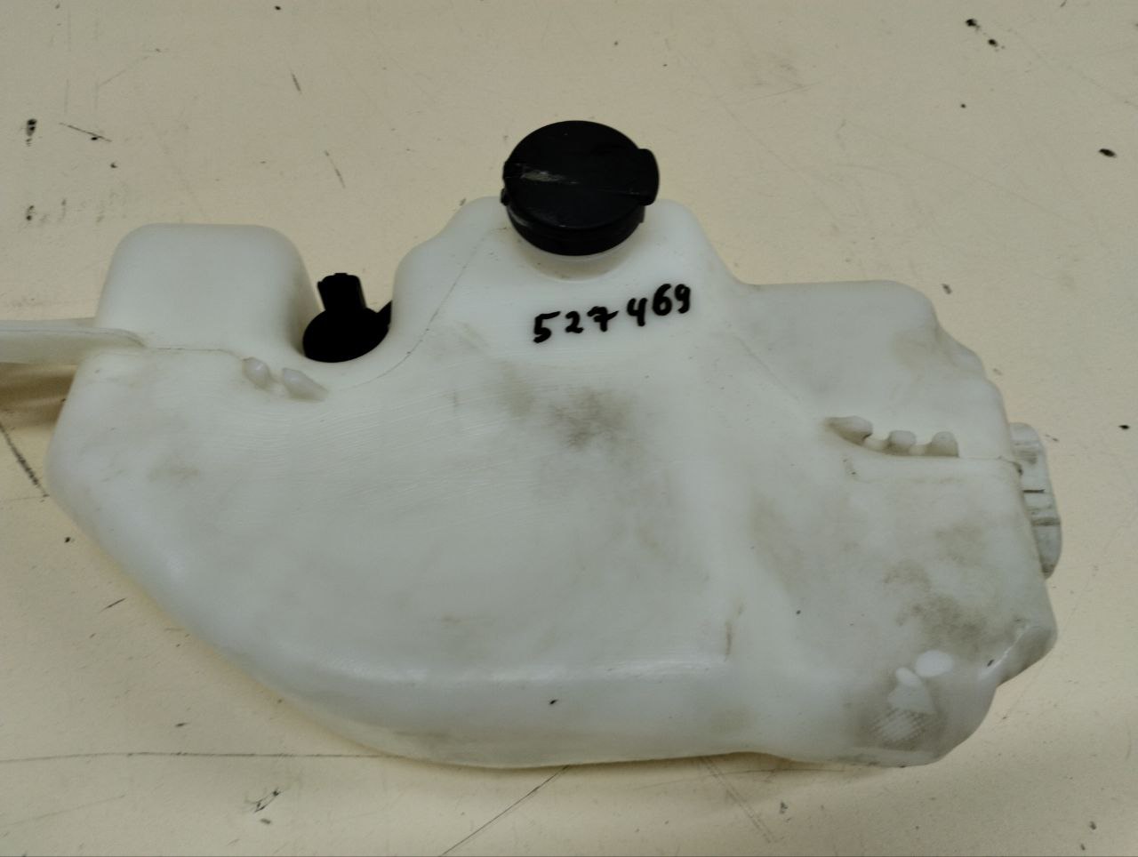 Бачок омывателя Lada Vesta 2015>