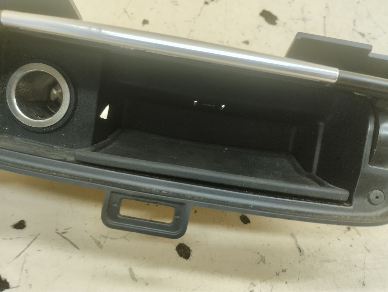 Пепельница передняя Ford Mondeo 4 2007-2015 Пепельница передняя Ford Mondeo 4 2007-2015