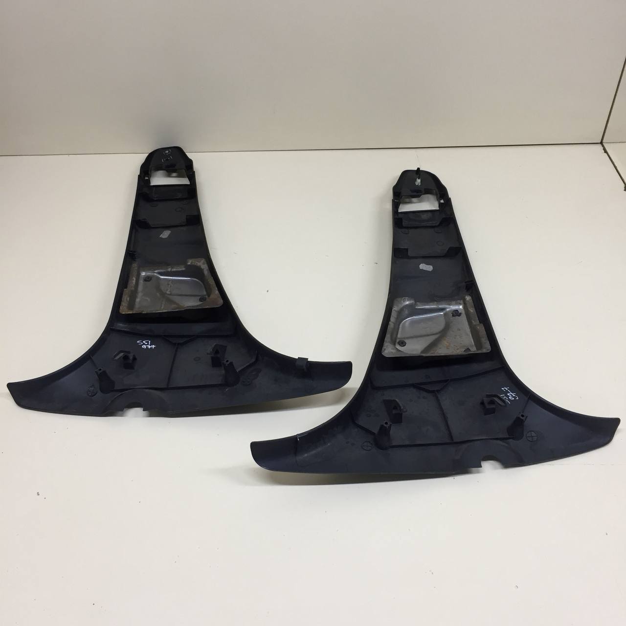 Обшивка стойки Renault Duster (HSA, HSM) 2012> Обшивка стойки Renault Duster (HSA, HSM) 2012>