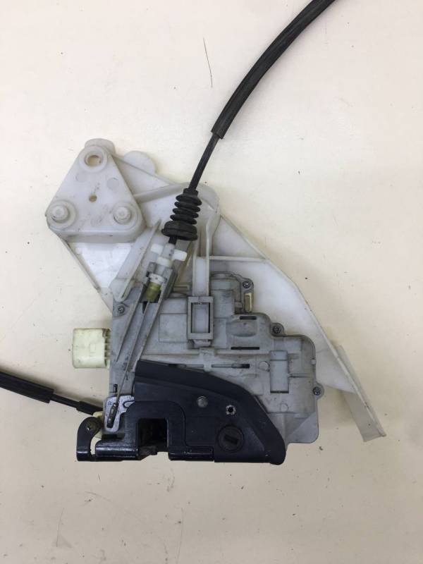 Замок двери задней правой Volkswagen Passat B7 2011-2015