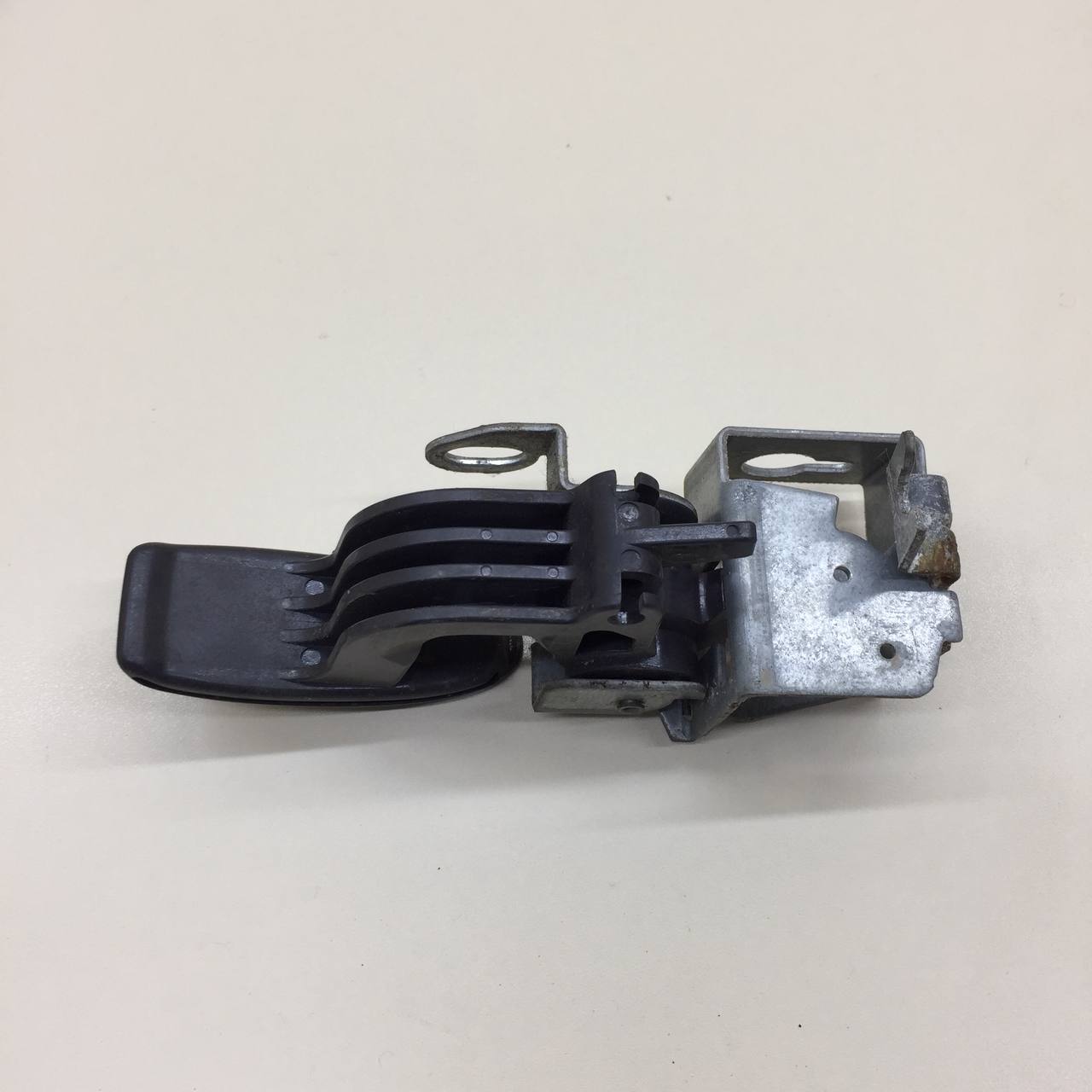 Ручка открывания лючка бензобака Honda Civic 4D 2006-2012