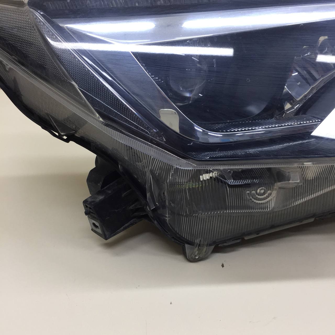 Фара правая Toyota Rav 4 (XA40) 2013-2019