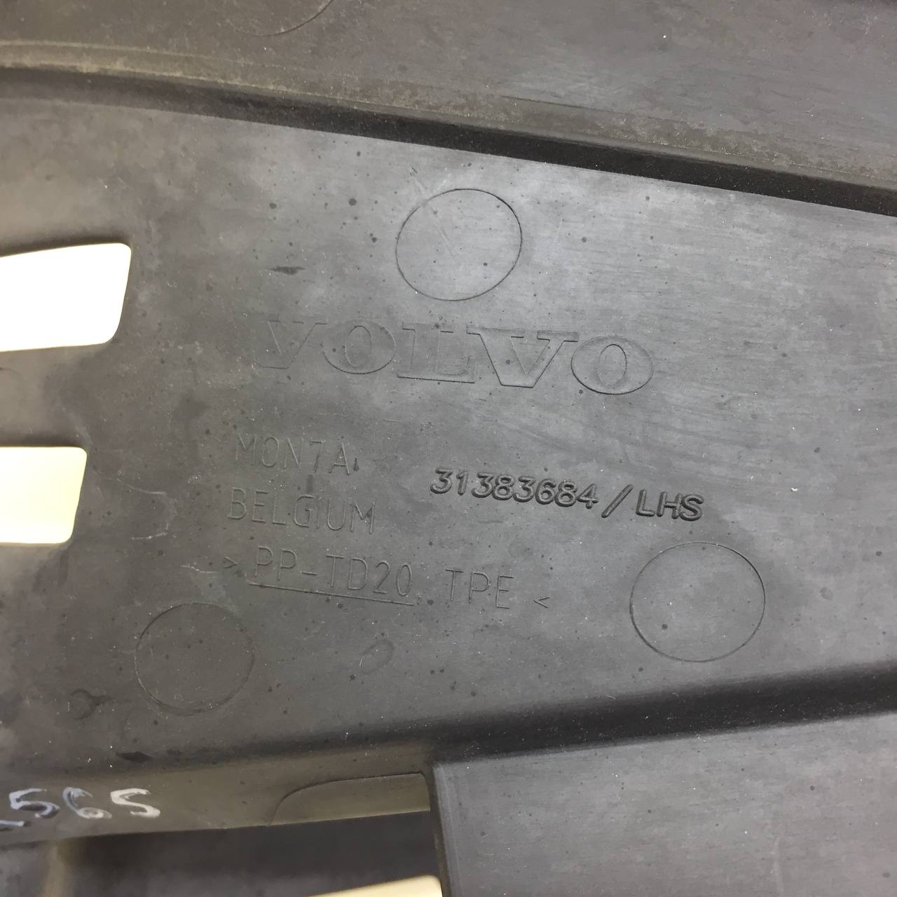 Воздуховод радиатора Volvo XC60 2008-2017