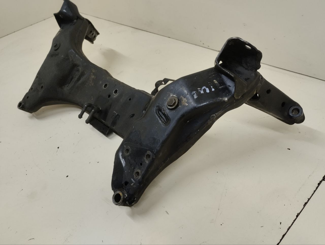 Балка подмоторная Nissan Almera (N16) 2000-2006 Балка подмоторная Nissan Almera (N16) 2000-2006
