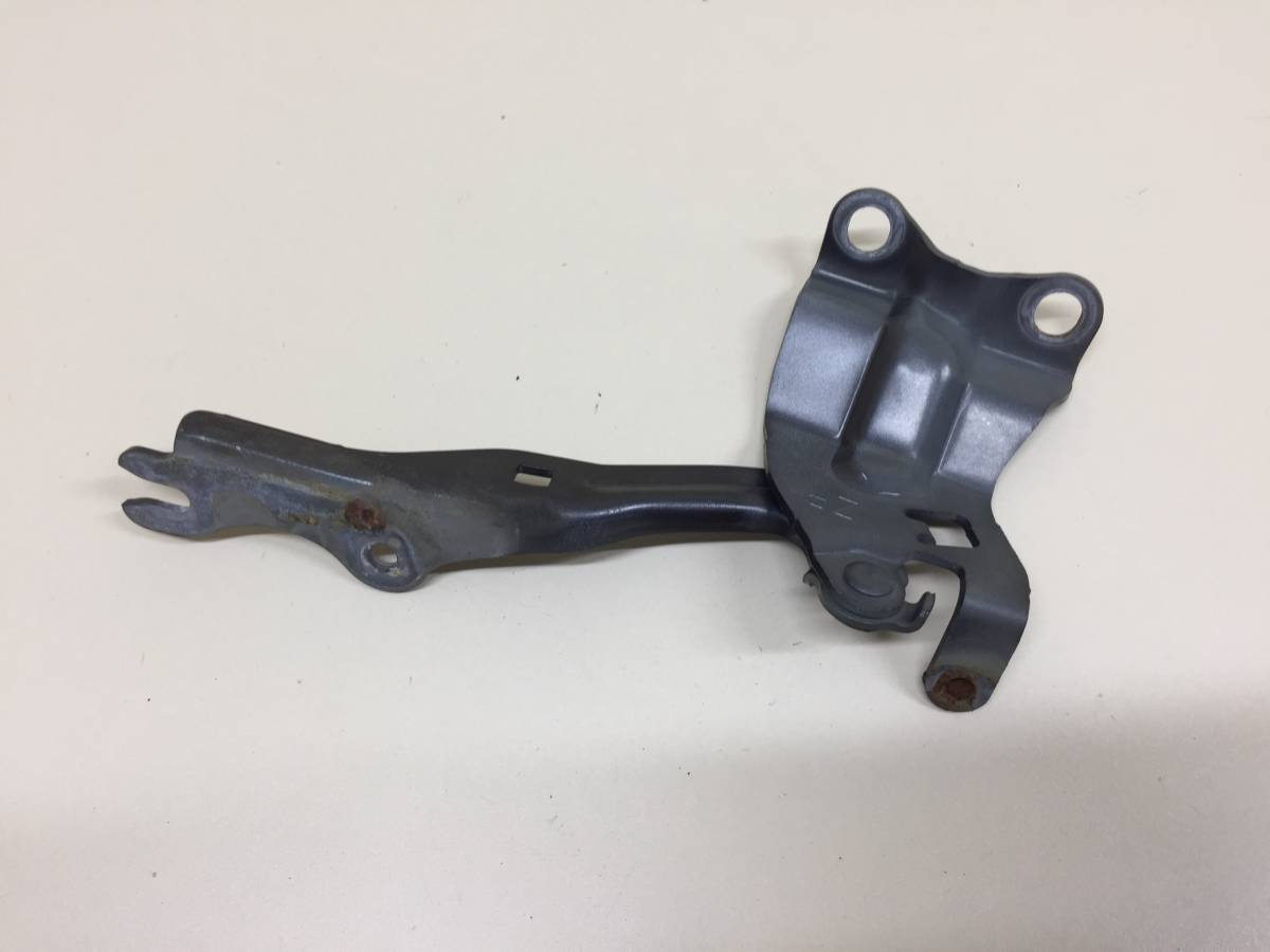 Петля капота правая Mazda Mazda 3 (BL) 2009-2013