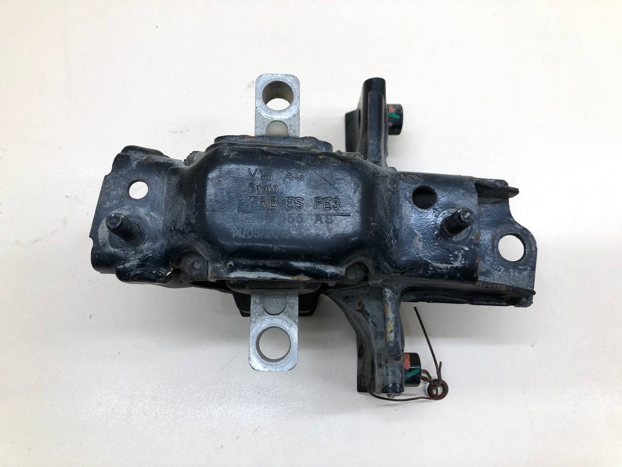 Опора КПП левая Volkswagen Polo (MK5) 2011-2020 Опора КПП левая Volkswagen Polo (MK5) 2011-2020