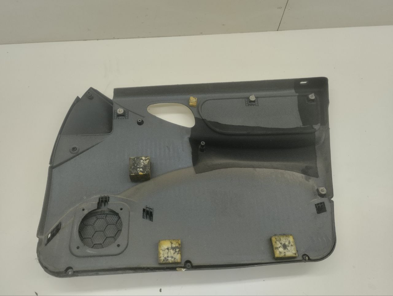 Обшивка двери передней левой Chevrolet Niva 2009-2020