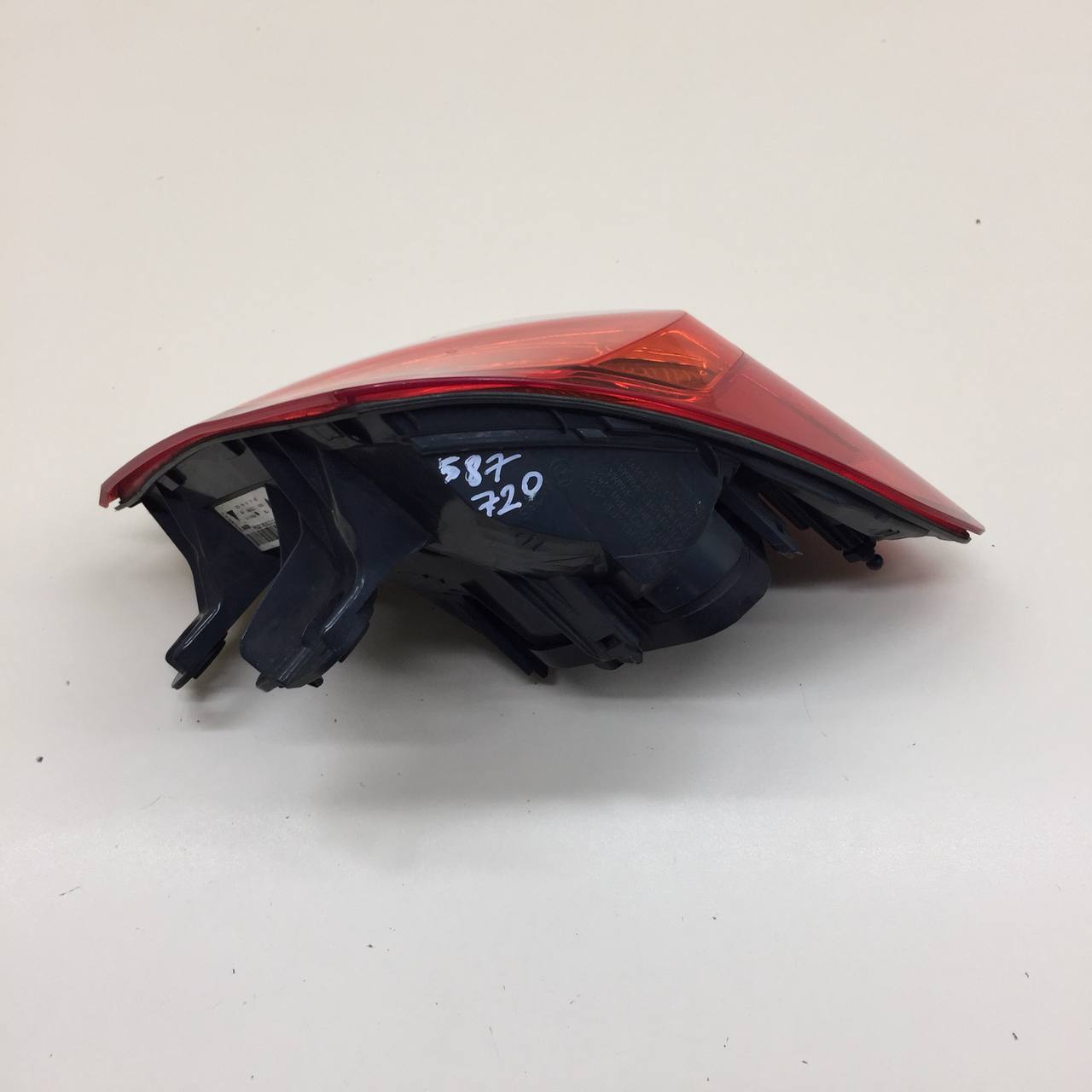 Фонарь задний наружный левый BMW 3-series F30/F31 2011>