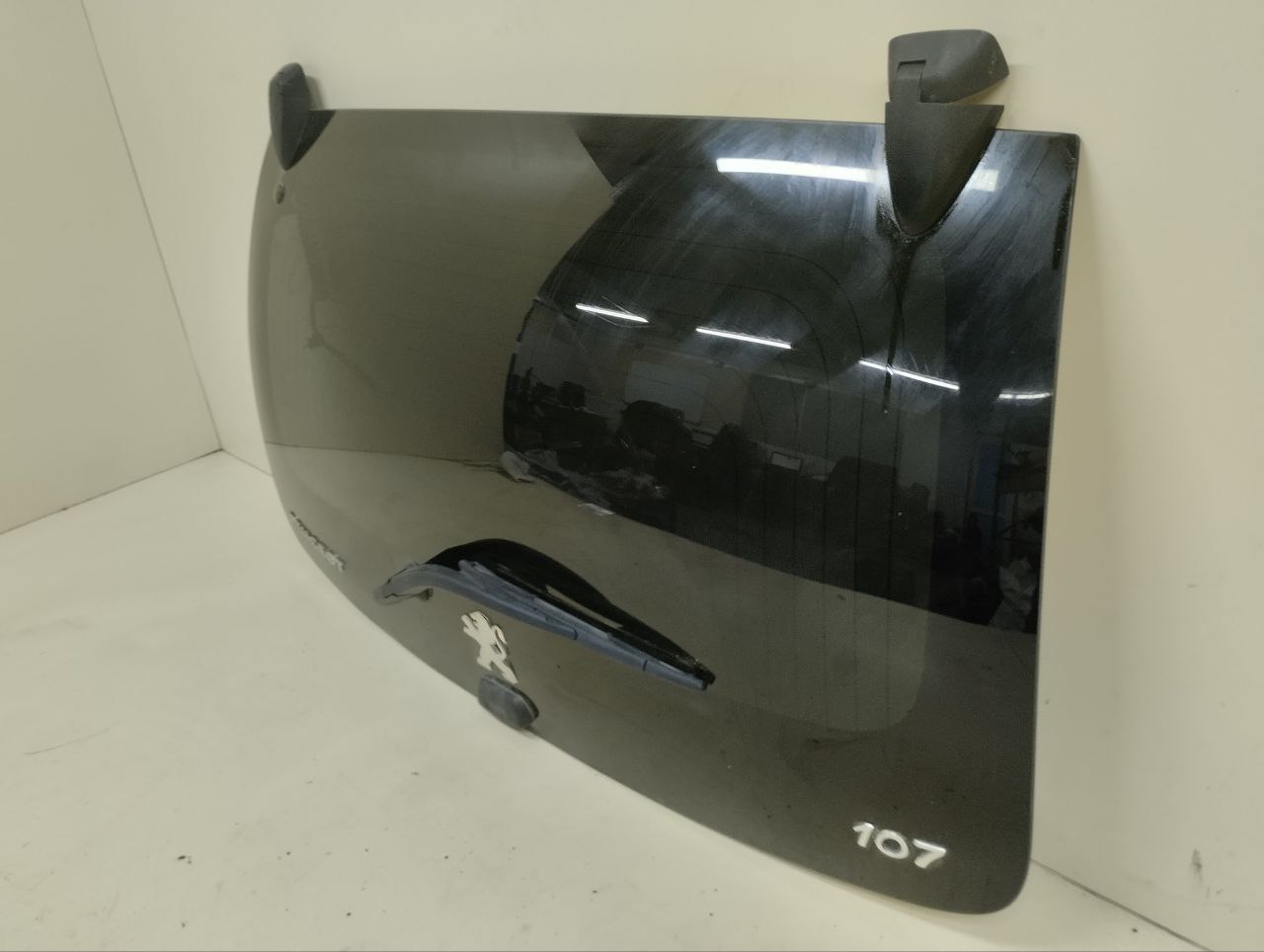 Стекло заднее Peugeot 107 2006-2014 Стекло заднее Peugeot 107 2006-2014