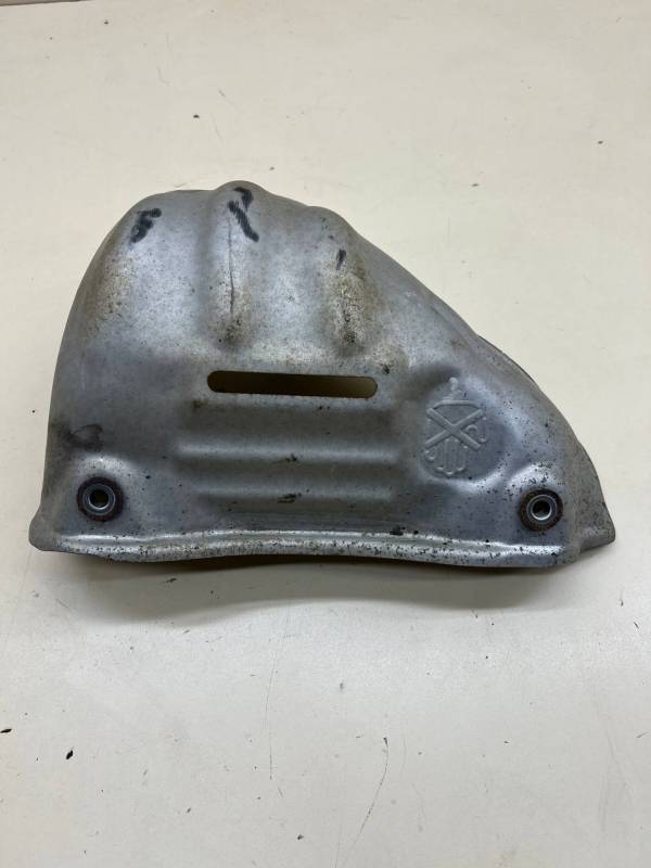 Экран тепловой Toyota Rav 4 (XA40) 2013-2019 Экран тепловой Toyota Rav 4 (XA40) 2013-2019