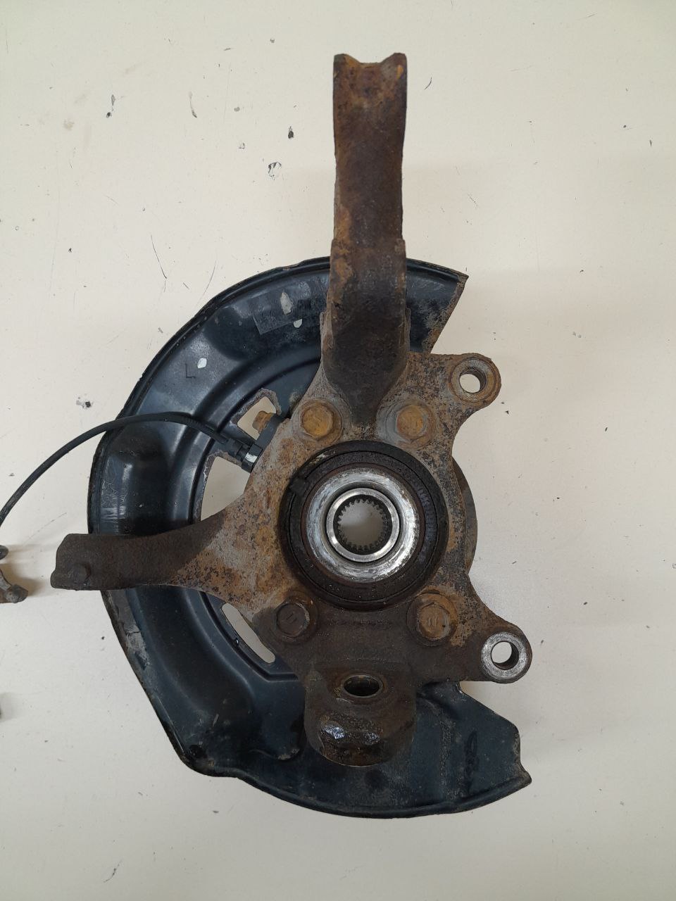 Кулак поворотный передний левый Toyota Rav 4 (A30) 2006-2013