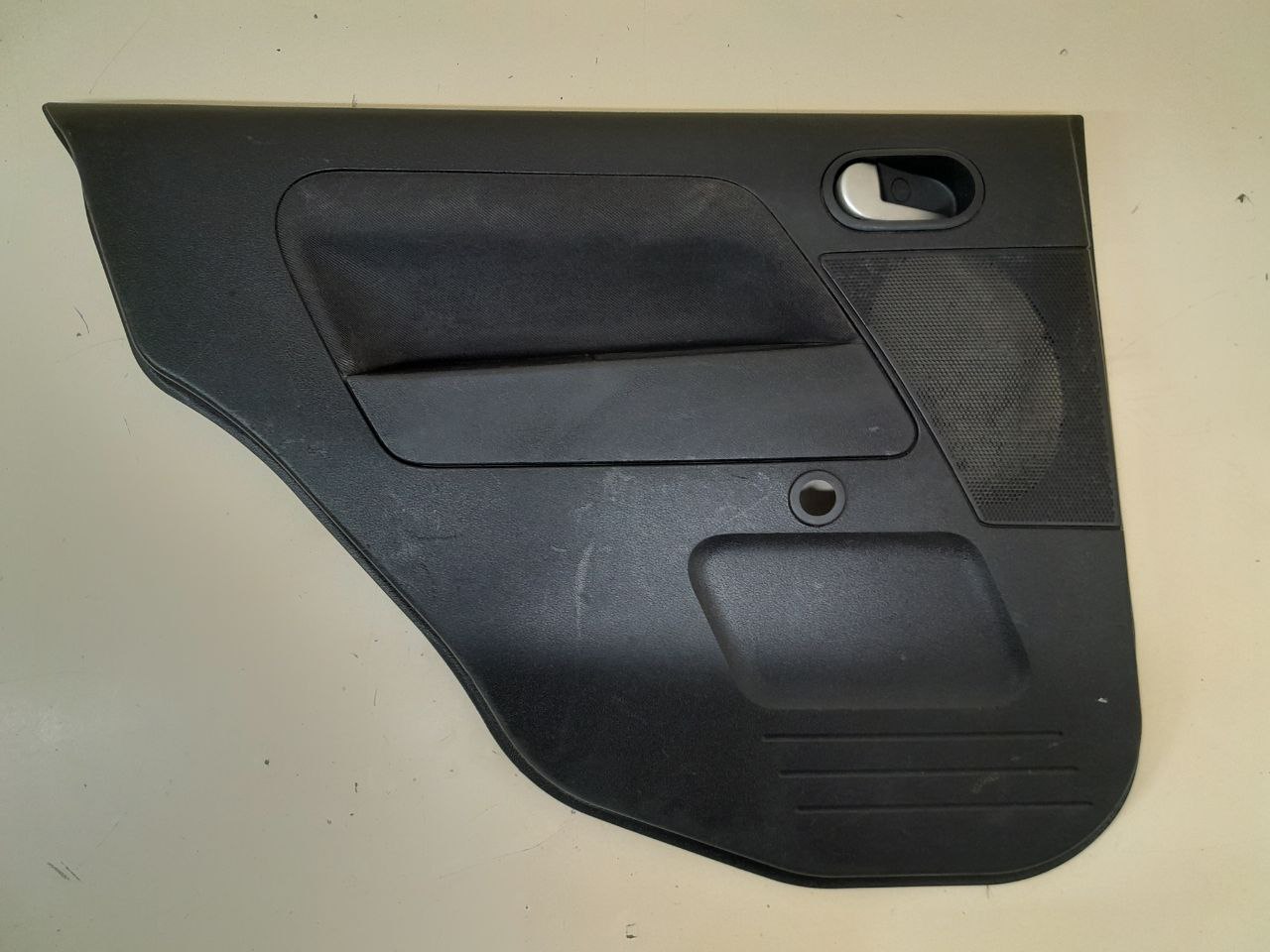 Обшивка двери задней левой Ford Fusion (JU) 2002-2012
