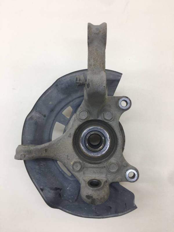 Кулак поворотный передний левый Toyota Rav 4 (A30) 2006-2013