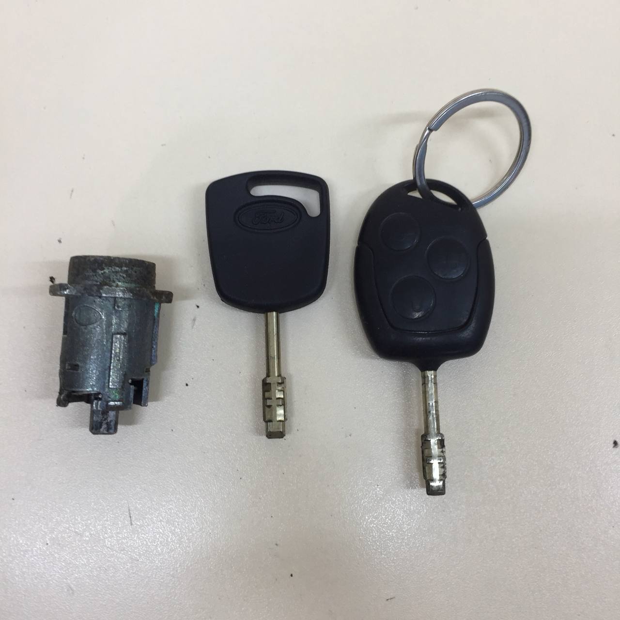 Замок зажигания Ford Fiesta (MK5) 2002-2008 Замок зажигания Ford Fiesta (MK5) 2002-2008