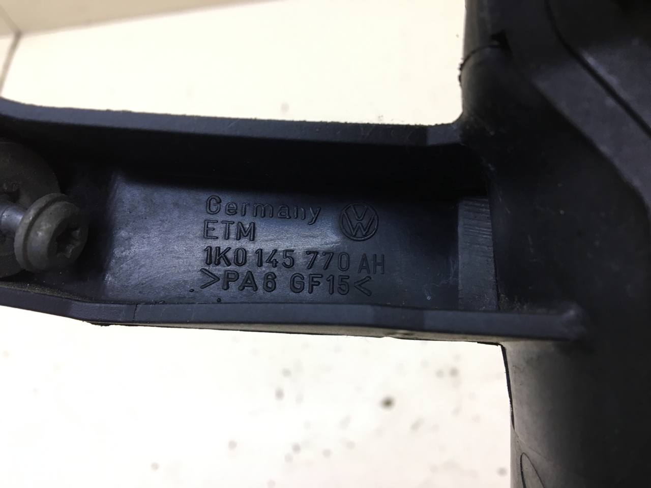 Патрубок интеркулера Volkswagen Passat B7 2011-2015 Патрубок интеркулера Volkswagen Passat B7 2011-2015