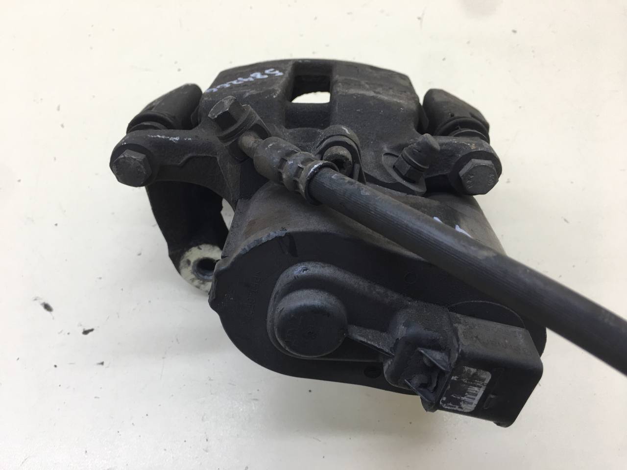 Суппорт задний левый Volvo XC60 2008-2017