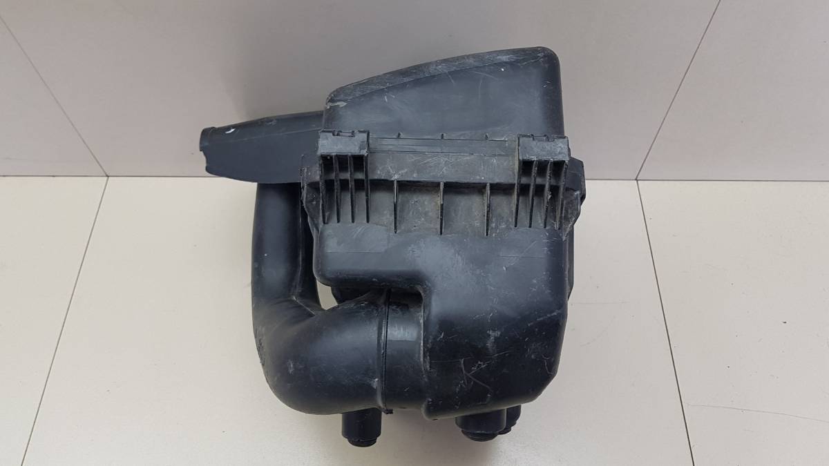 Корпус воздушного фильтра Toyota Vista Ardeo (V50) 1998-2003