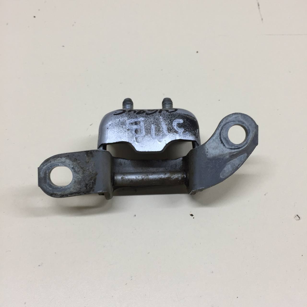 Петля двери задней правой верхняя Toyota Corolla E120 2001-2007 Петля двери задней правой верхняя Toyota Corolla E120 2001-2007