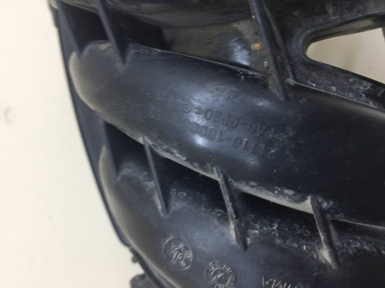 Коллектор впускной Lada Granta 2011>