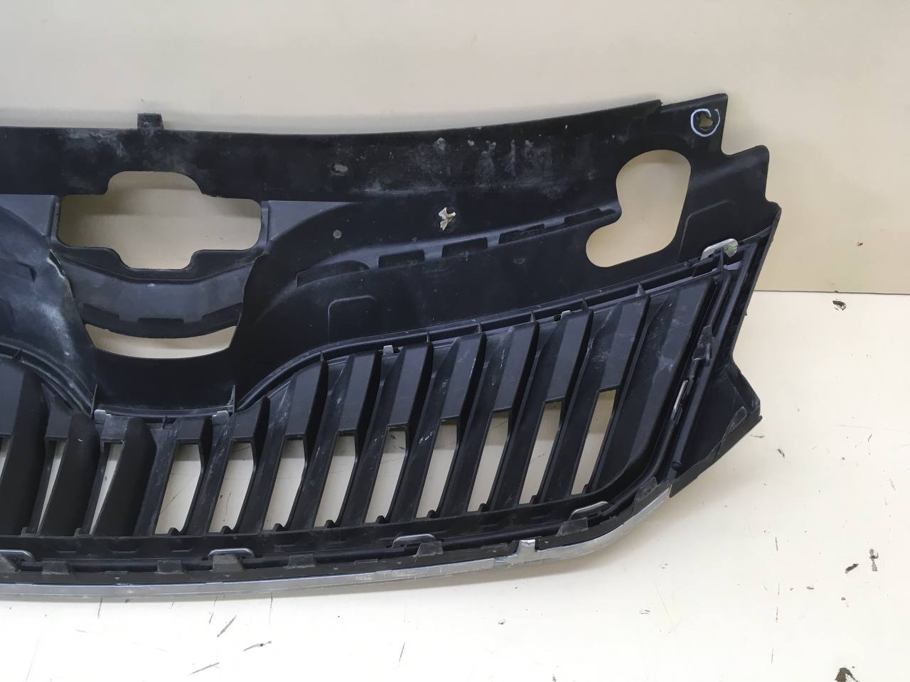 Решетка радиатора Skoda Rapid 2012-2020