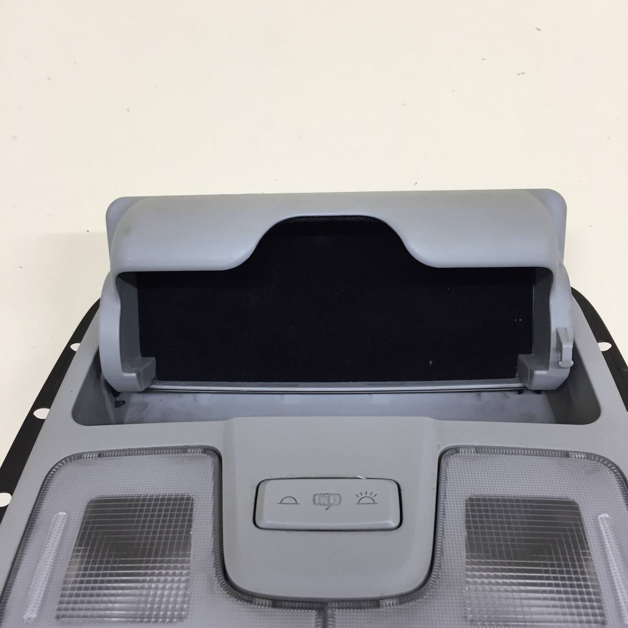 Плафон салонный Hyundai ix35 (LM) 2010-2015 Плафон салонный Hyundai ix35 (LM) 2010-2015