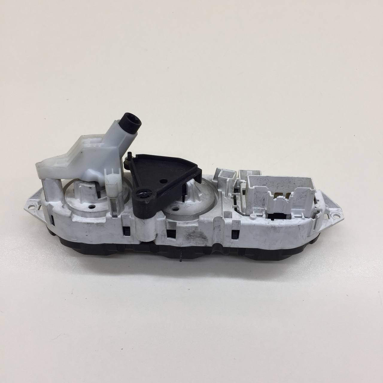 Блок управления отопителем Ford Focus 2 (DB) 2008-2011