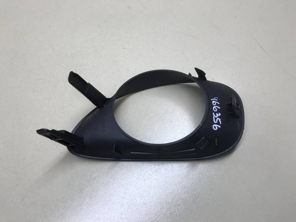 Рамка противотуманной фары правой Toyota Yaris (P90) 2005-2011