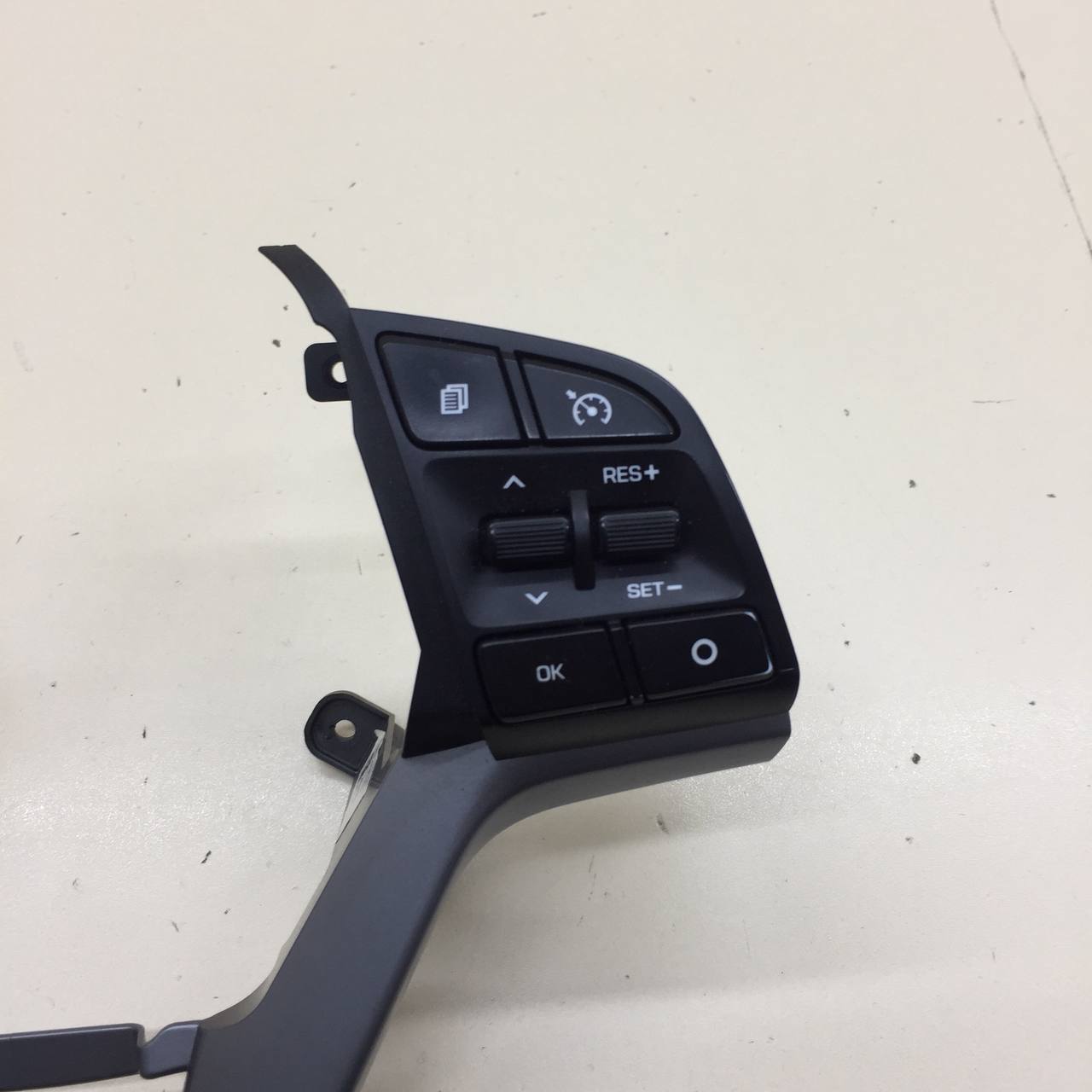 Кнопка многофункциональная Hyundai Tucson (TL) 2015-2021 Кнопка многофункциональная Hyundai Tucson (TL) 2015-2021