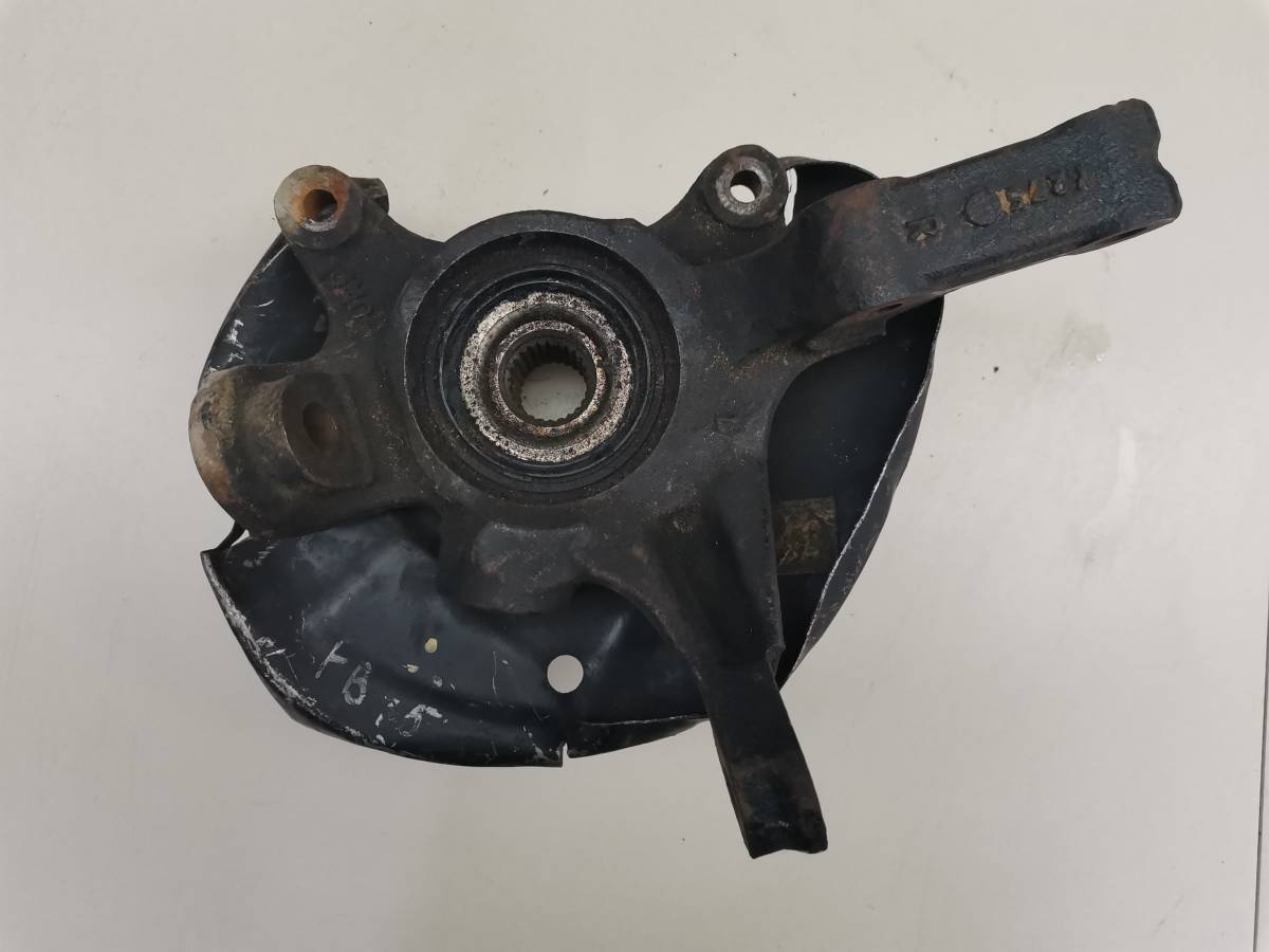Кулак поворотный передний правый Nissan Sunny (B15) 1998-2004 Кулак поворотный передний правый Nissan Sunny (B15) 1998-2004