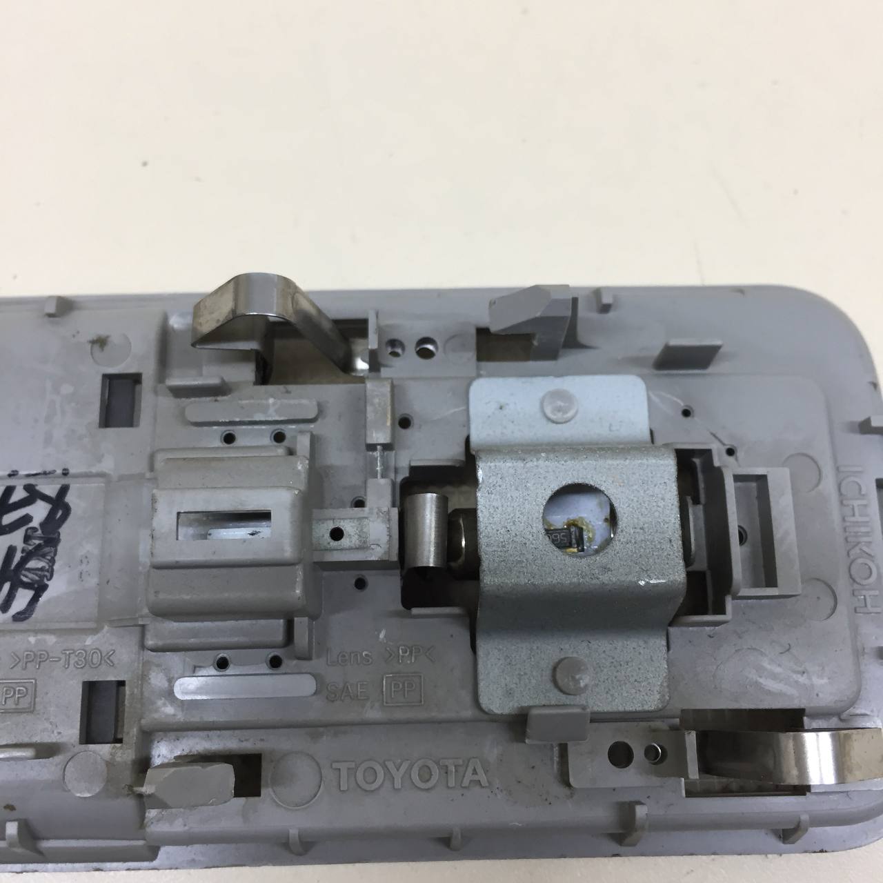 Плафон салонный Toyota Corolla E120 2001-2007